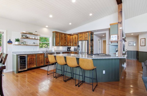 Hayward House | 7BR Waterfront Retreat on Grindstone Lake | Sleeps 20+ | Endless Family Fun