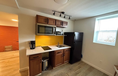 Kutzky Park Apartment | 8031-Walk to Mayo - Cozy 2 bed/1 Bath unit with free parking