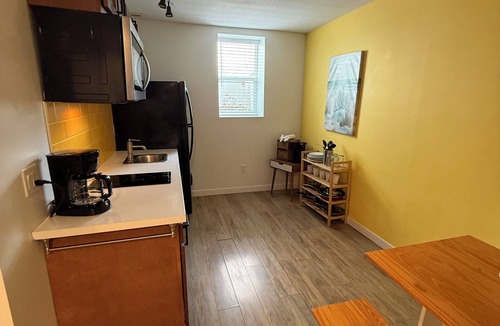 Kutzky Park Apartment | 8031-Walk to Mayo - Cozy 2 bed/1 Bath unit with free parking