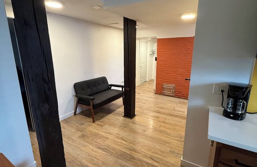 Kutzky Park Apartment | 8031-Walk to Mayo - Cozy 2 bed/1 Bath unit with free parking
