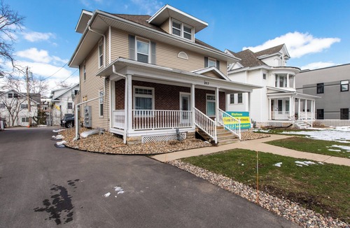 Kutzky Park Apartment | 8031-Walk to Mayo - Cozy 2 bed/1 Bath unit with free parking