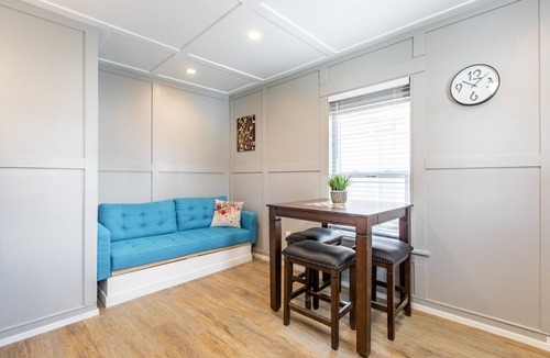 Kutzky Park Apartment | 8036-WALK to Mayo-Cozy&Chic 1 BR APT with free parking.