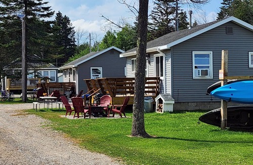 Gladstone Cottage | #9 2bed 1bath LAKE MI Fishing Cabin WiFi AC Deck Firepit Kayak Paddle Boat Dock
