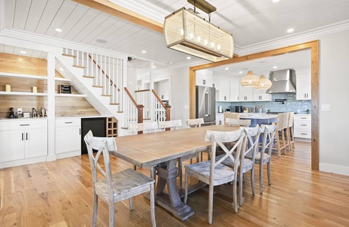 Oak Bluffs House | 9 Bedroom Home in Oak Bluffs with Ocean Views & A/C
