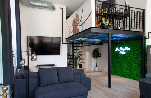 Downtown Baltimore Condo | 90 DAY MINIMUM STAY - Spacious Cyberpunk Themed Downtown Loft