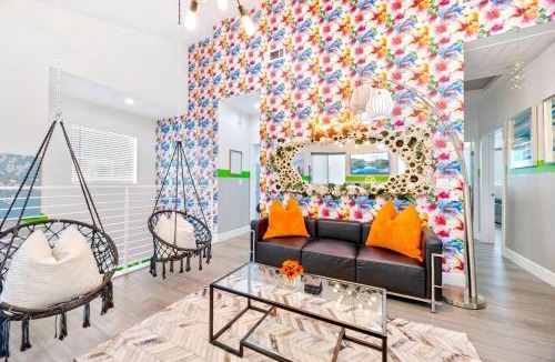 North Hollywood House | A - 3BR NoHo Pad with Patio - Sleeps 12 - Free Parking - 15m to Universal - FIFA World Cup SoFi