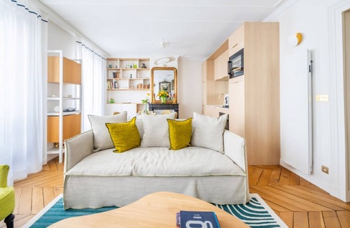 Notre-Dame-des-Champs Apartment | A CLASSIC PARISIAN STYLE IN THE HEART OF PARIS NEXT TO LUXEMBOURG - RUE BRÉA