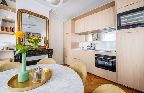 Notre-Dame-des-Champs Apartment | A CLASSIC PARISIAN STYLE IN THE HEART OF PARIS NEXT TO LUXEMBOURG - RUE BRÉA