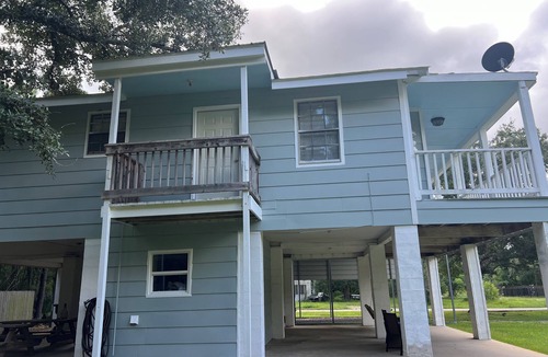 Shoreline Park Cottage | A Coastal Charm indeed. Porch Swings, Sea Breezes & Southern Ease