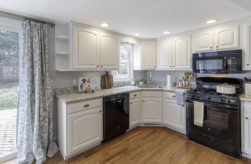 Sandwich House | A cozy cape cod cottage w/AC near local beaches! Pet friendly