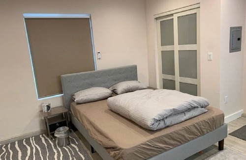 Beverlywood House | A Cozy Studio Unit/Room in Beverlywood West LA