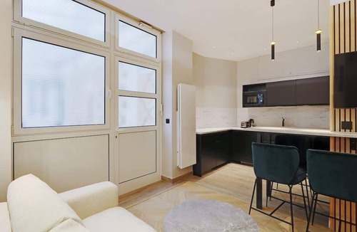 Quartier de la Plaine-de-Monceaux Apartment | A Dazzling Studio-Loft in Parc Monceau