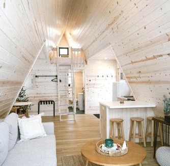 Crosby Ski Chalet | A-Frame Paradise: Retreat with Exclusive Steam Sauna in Mission Township