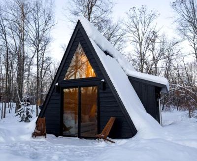 Crosby Ski Chalet | A-Frame Paradise: Retreat with Exclusive Steam Sauna in Mission Township