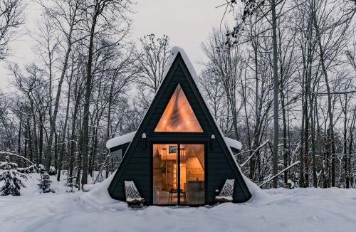 Crosby Ski Chalet | A-Frame Paradise: Retreat with Exclusive Steam Sauna in Mission Township