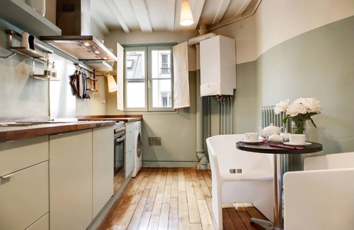 2nd Arrondissement Apartment | A HAVEN OF PEACE NEAR LOUVRE & PALAIS ROYAL!