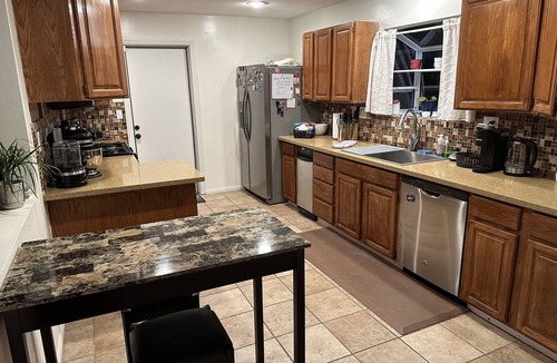 Simi Valley House | A little Coast, Mountain & Country! Safe, clean & convenient.