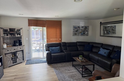 Simi Valley House | A little Coast, Mountain & Country! Safe, clean & convenient.