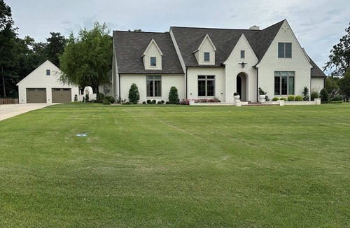 Redlick House | A luxurious 4BR Southern Lake House – In Texarkana