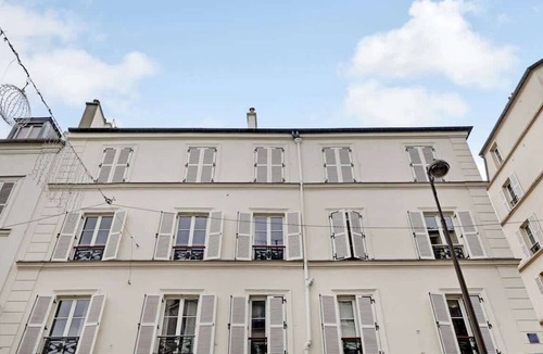 Montmartre Apartment | A Luxury 3-BR/3BA with A/C in Montmartre