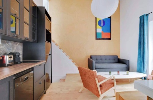 Quartier des Grandes-Carrieres Apartment | A Peaceful 2-BR/2BA in Montmartre