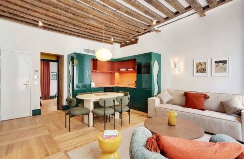 Quartier de la Monnaie Apartment | A Picturesque 2-BR/2-BA w. Services in St-Germain