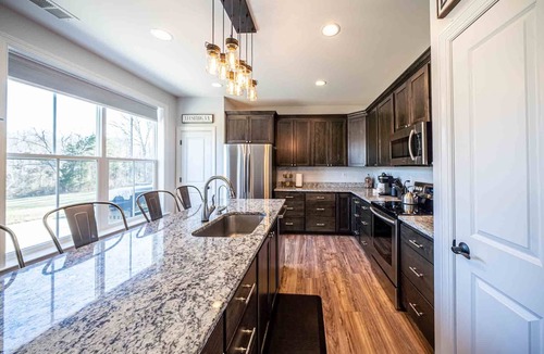 Leesburg Cottage | A Private Luxury Retreat for Bridal Party or Weekend Escape