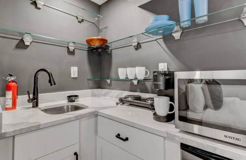 Washington House | A quiet, well-appointed studio, your private DC home base