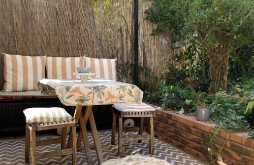 Quartier du Pont-de-Flandre Cabin | A rare gem: a green oasis in Paris—exotic and refined