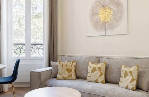 Epinettes Apartment | A Romantic 1-BR with Services in Batignolles