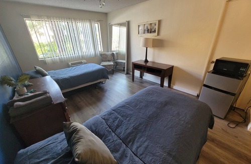 Beverly Hills Hotel | (A01) Affordable Double Bed