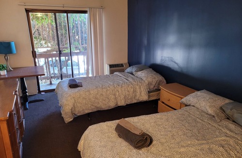Beverly Hills Hotel | (A07) LA Spacious Double Bed Suite