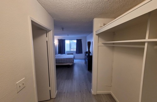 Beverly Hills Hotel | (A13) Cozy 1 Bedroom Studio with Private Bath