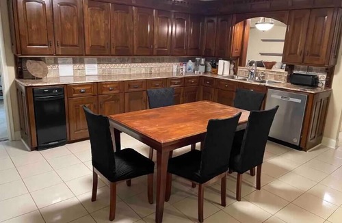 Milton House | Acadie EVENT Retreat w/POOL for 14+ w/GameRoom