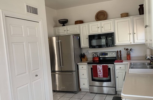 Country Club Estates House | Accepting shorter term rental during July-Aug 2024! 5-day minimum!