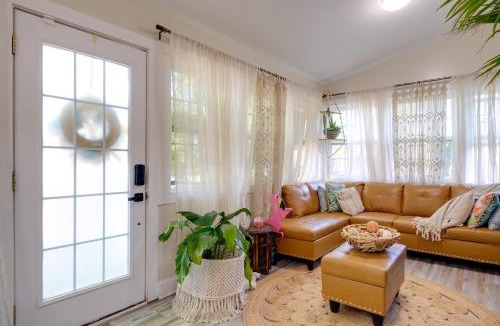 Chesapeake Beach House | Adorable Beach Cottage w/Hot Tub & Tropical Bar!