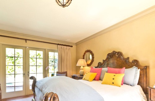Oak Park Cottage | Adorable French Tudor Cottage Home. Walk to State Street! Blocks from Theater!