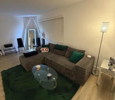 Westwood Apartment | Affordable 2-bedroom Getaway in LA