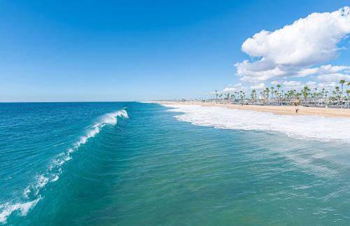 Balboa Peninsula House | Affordable 5Br Oceanfront Home With Pacific Views By Beachview Rentals