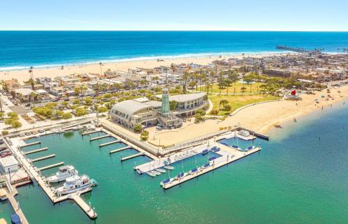 Balboa Peninsula House | Affordable 5Br Oceanfront Home With Pacific Views By Beachview Rentals