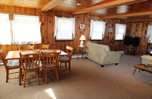 Sandwich Cottage | Affordable cottage near Town Neck Beach with AC