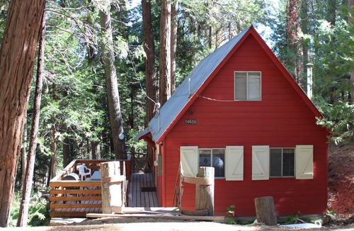 Alta Sierra Cabin | Affordable, Cozy and rustic Cabin in the Sequoia Nat'l Forest.
