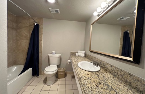 Lafayette Bed & Breakfast | Affordable Luxury Studio With 2 Beds