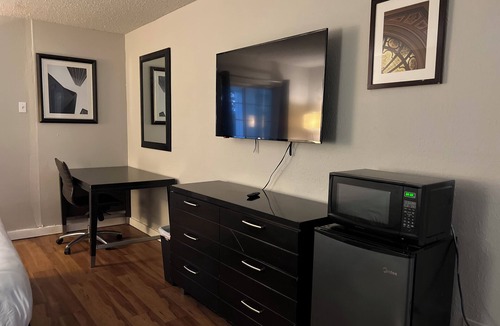Lafayette Bed & Breakfast | Affordable Luxury Studio With 2 Beds