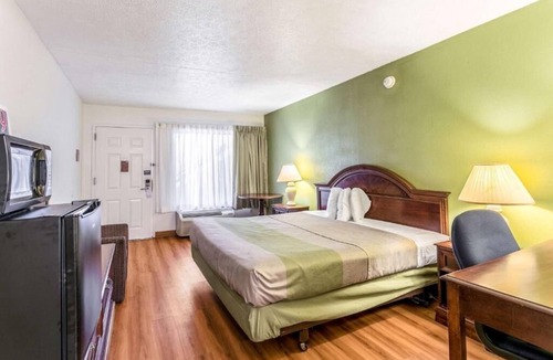 Edgewood Hotel | Affordable Room w/Excellent Location Off I-95
