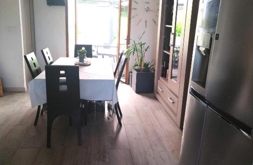 Le Mesnil-Theribus House | Agréable chambre double avec salle d'eau privative
