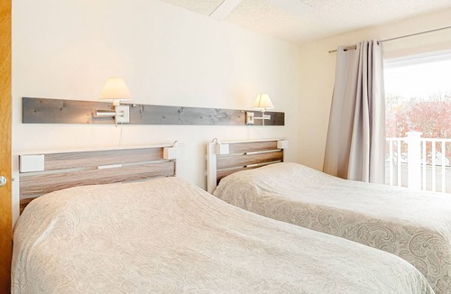 North Ocean City Condo | Air-Conditioned Condo w/ Patio, Balcony, WiFi & Shared Pool - Walk to the Beach