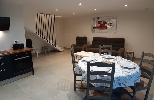 Othis Apartment | Air-conditioned cottage 4 people / 3 bedrooms: Asterix / MerdeSable / A1 / Paris / RoissyCDG NEUF