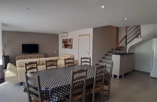Othis House | Air-conditioned cottage 6 people / 3 bedrooms 3 bathrooms Paris / CDG / Parc des Expos / Senlis NEW