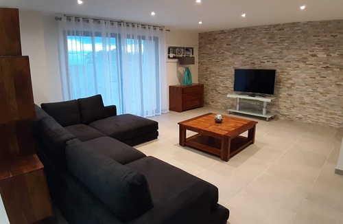 Othis House | Air-conditioned gîte for 6 people / 3 bedrooms / 2Bathrooms / near Paris / Roissy / Senlis / Astérix NEW